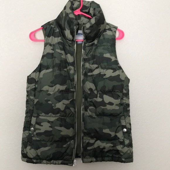 Jackets & Blazers - BRAND NEW!! Camo Fleece Lined Puffer Vest